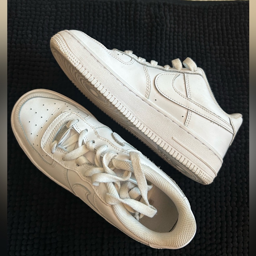Nike Air sneakers Kids Size 4.5Y